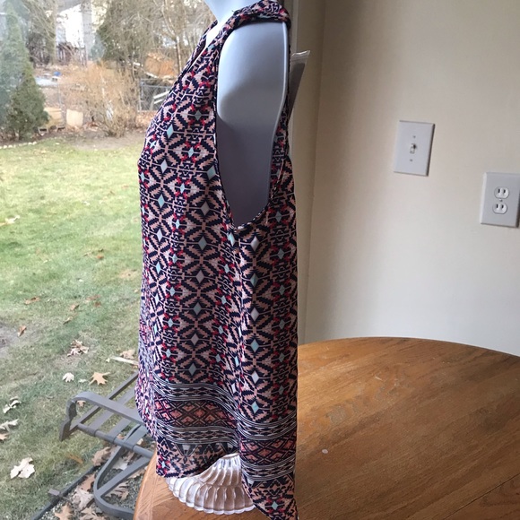 NWT Forever 21 Casual Medium Summer Tank Aztec Design Blue and Pink V-Neck - Picture 3 of 8